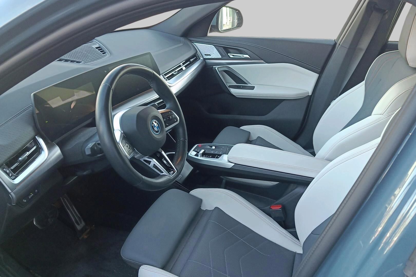 BMW iX2 iso kuva 1