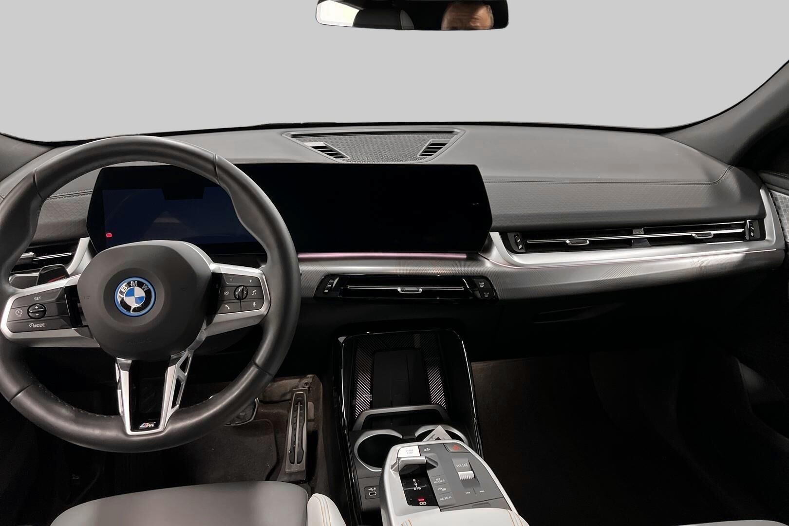 BMW iX2 iso kuva 10