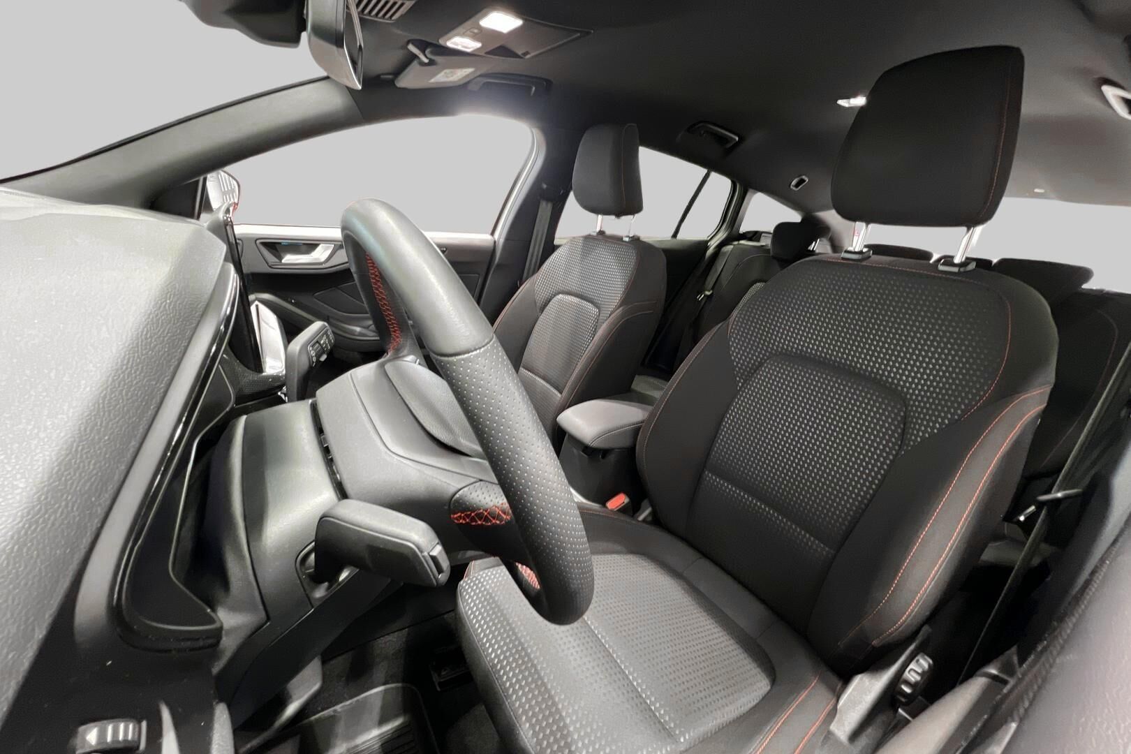 Ford Focus iso kuva 14