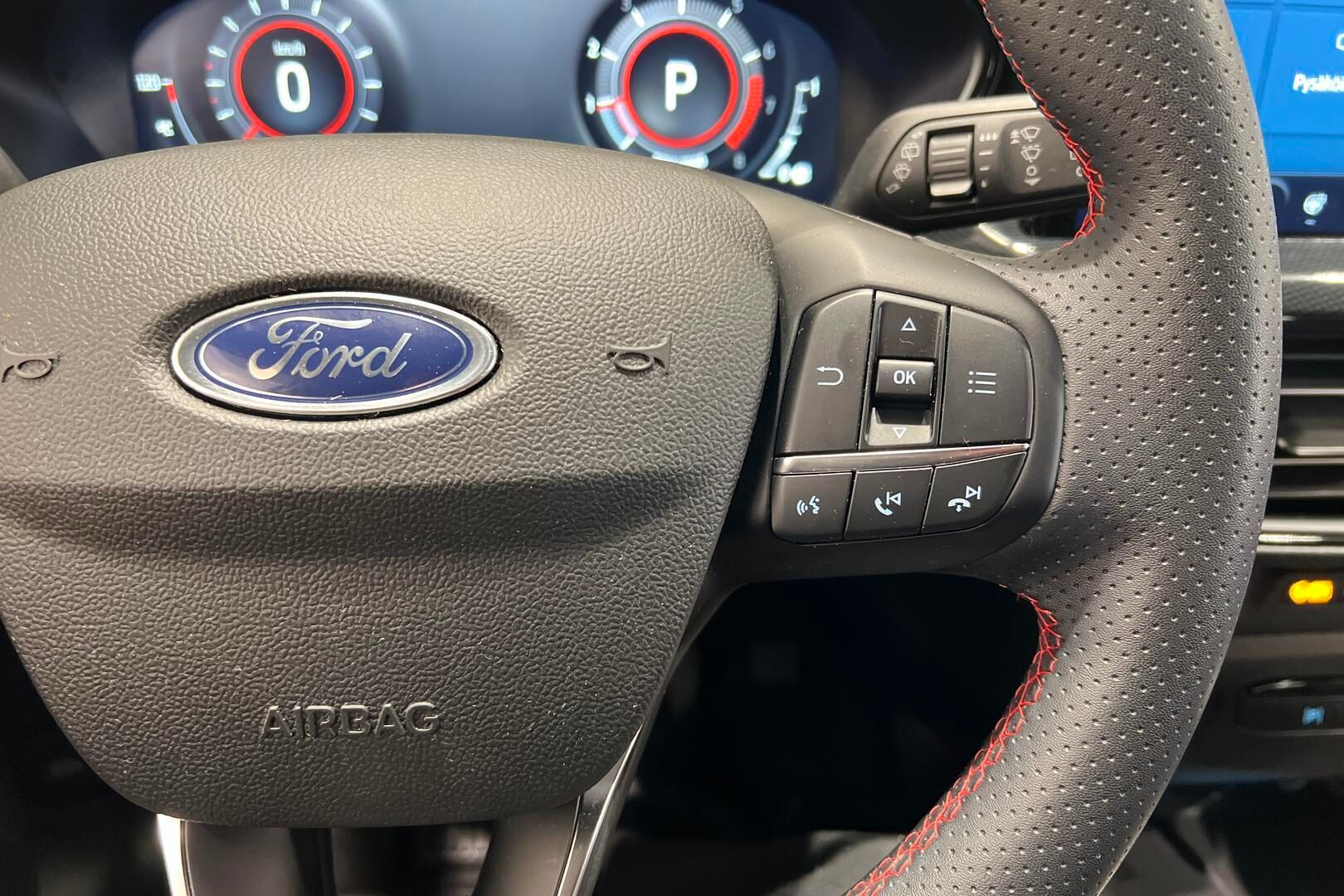 Ford Focus iso kuva 15
