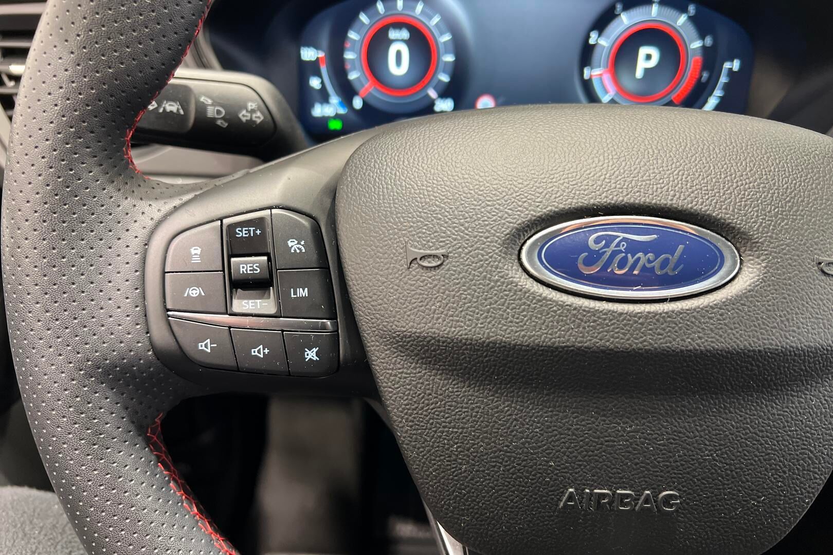 Ford Focus iso kuva 16