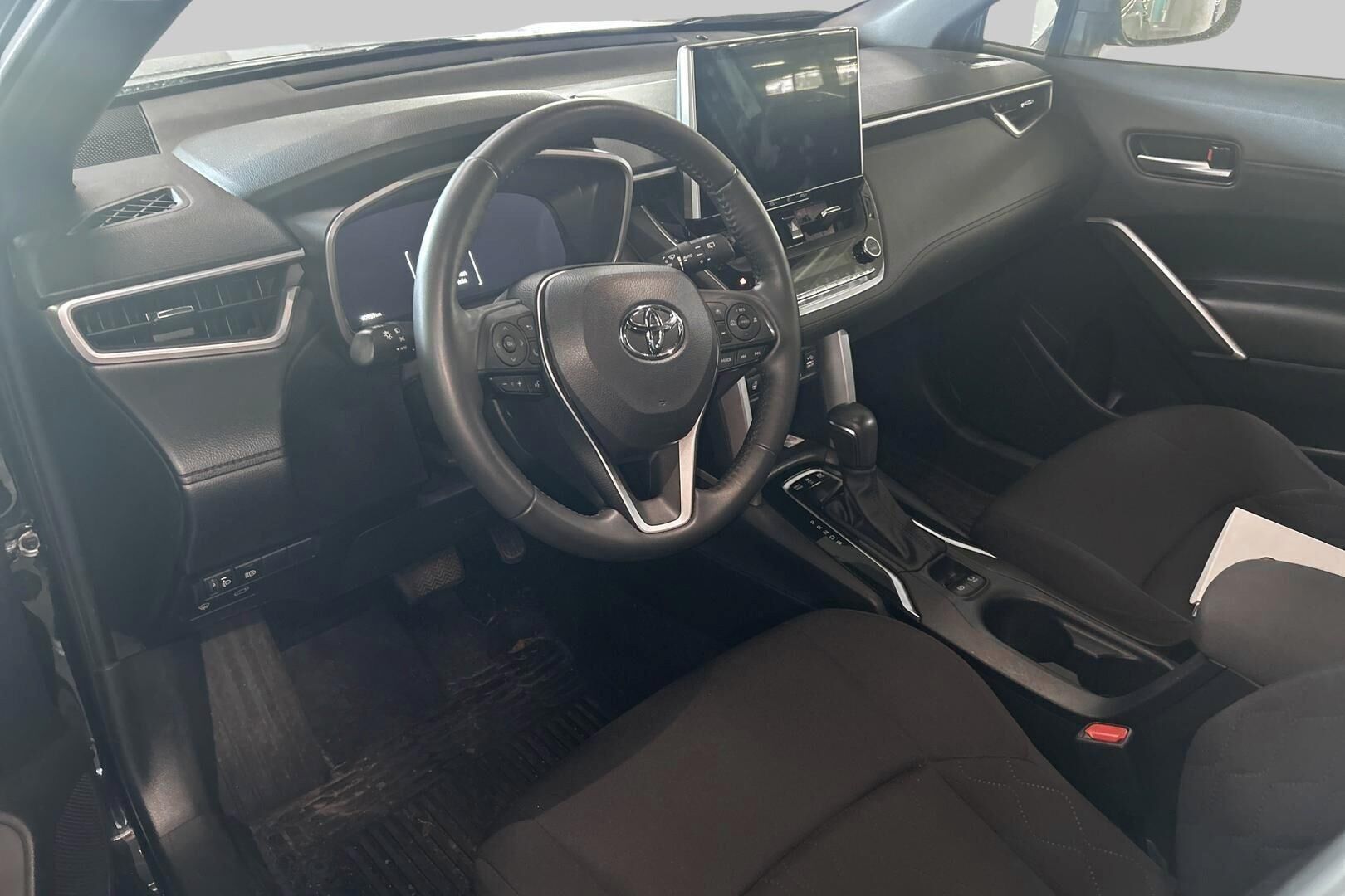 Toyota Corolla Cross iso kuva 2