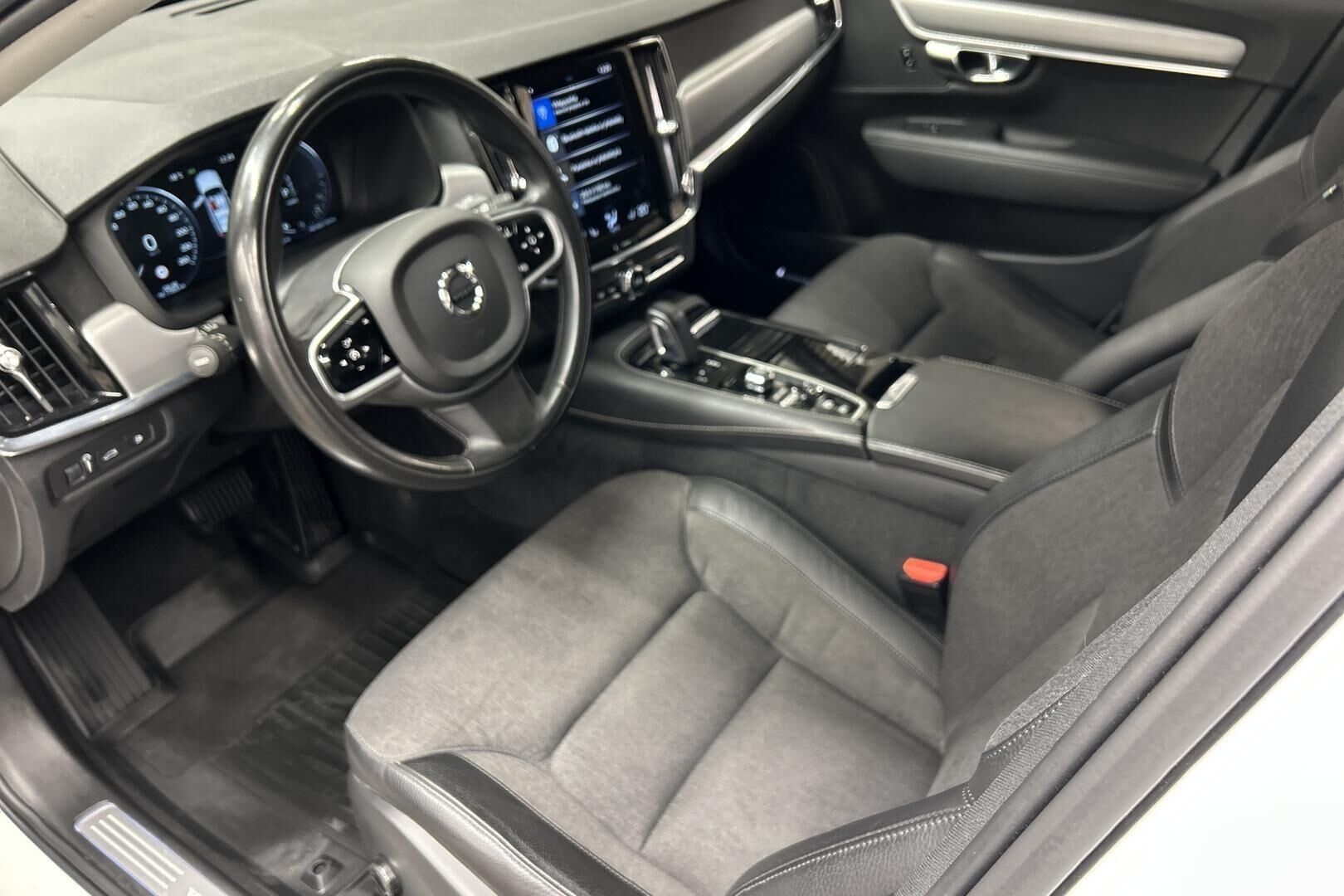 Volvo V90 iso kuva 8