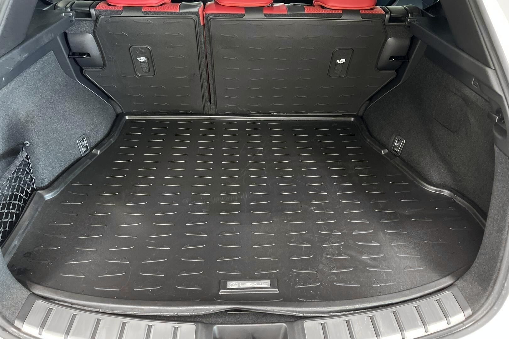 Lexus NX iso kuva 12