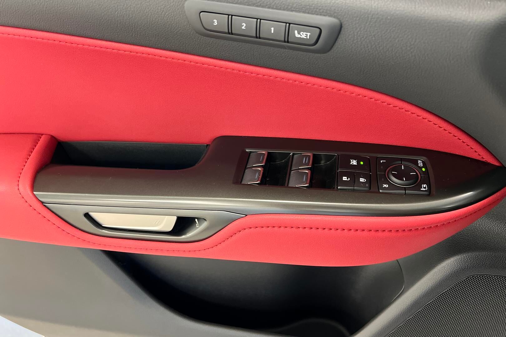 Lexus NX iso kuva 19