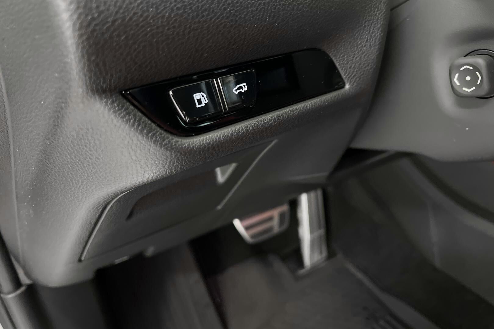 Lexus NX iso kuva 20