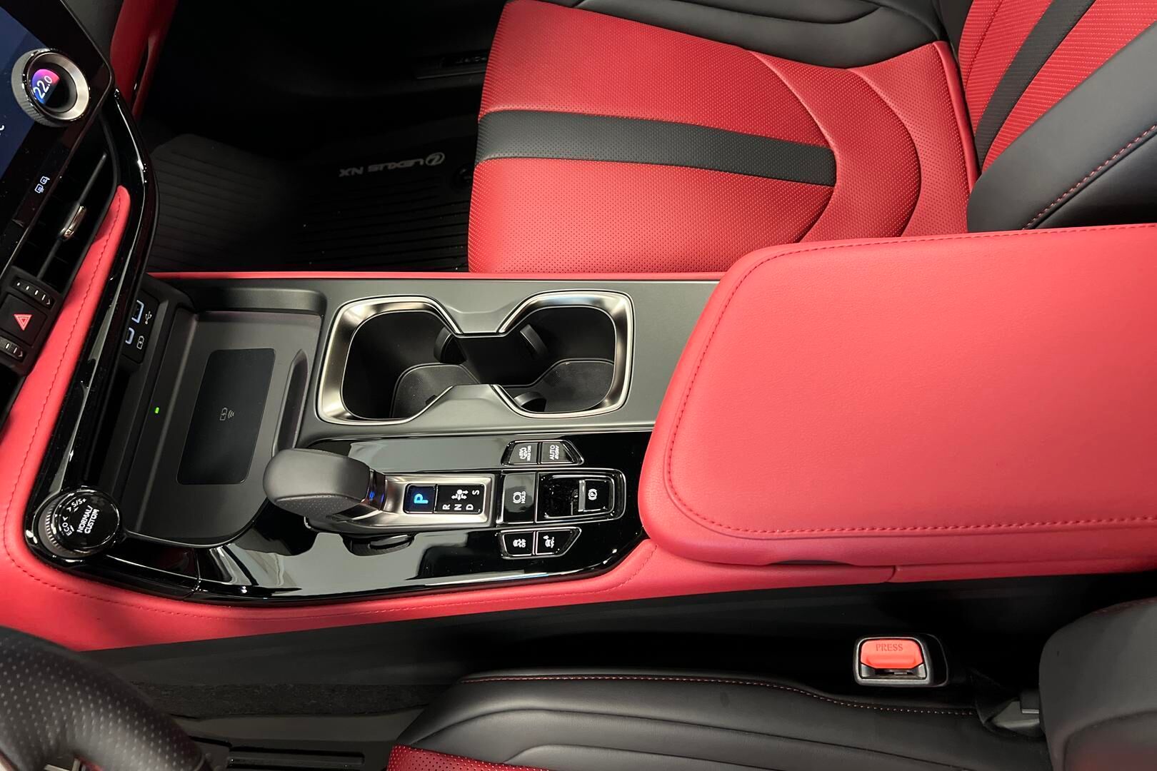 Lexus NX iso kuva 22