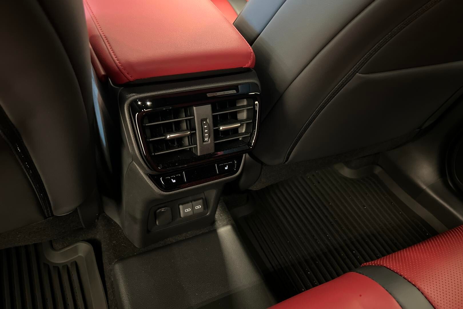 Lexus NX iso kuva 23
