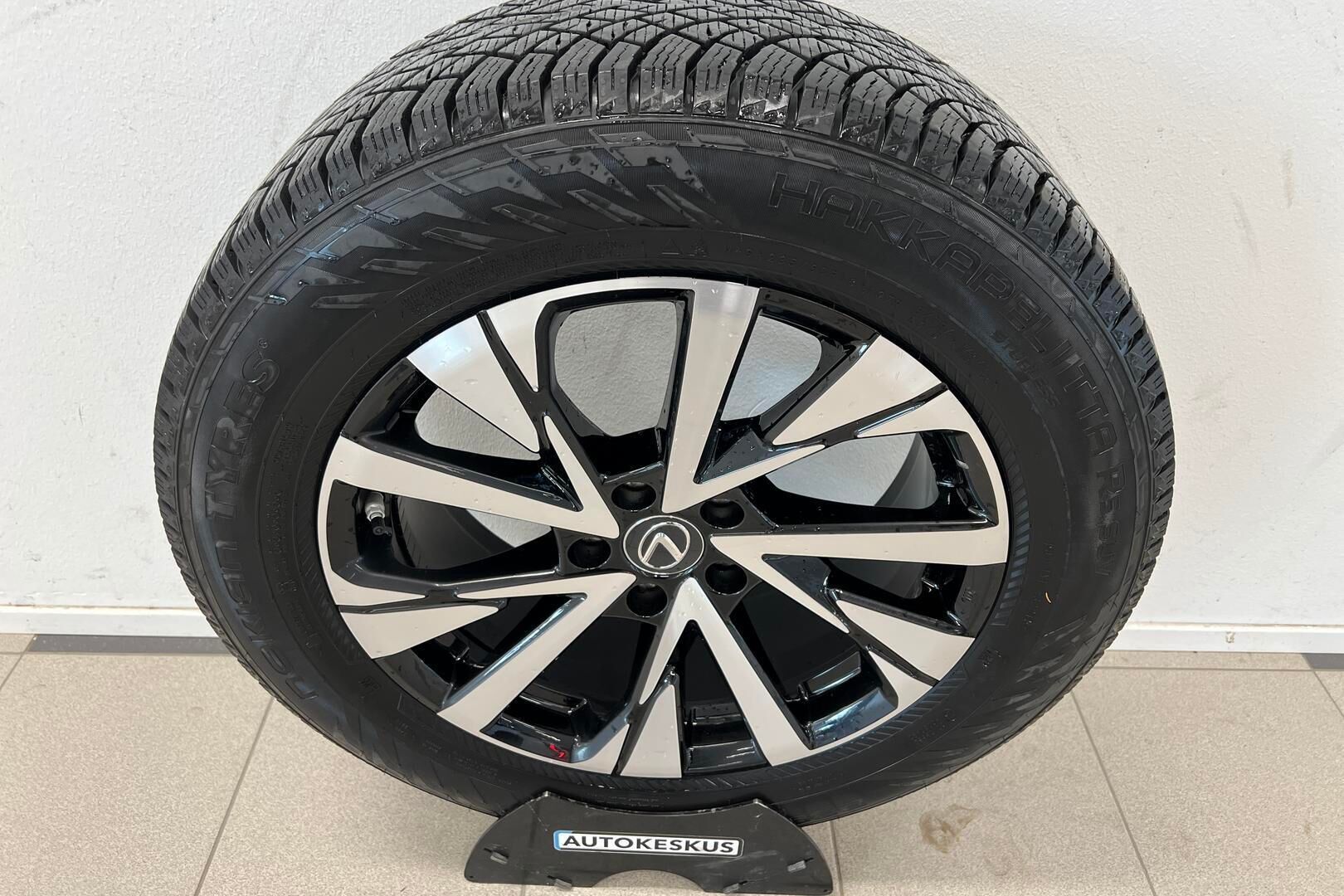 Lexus NX iso kuva 24