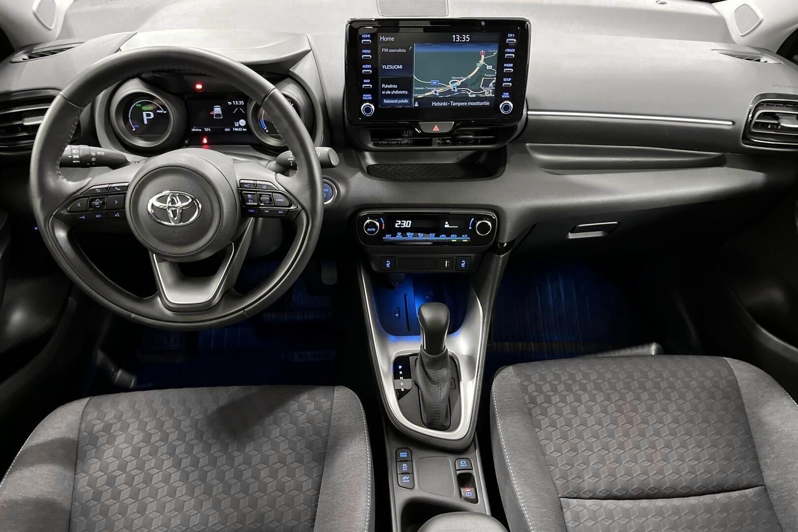 Toyota Yaris iso kuva 10