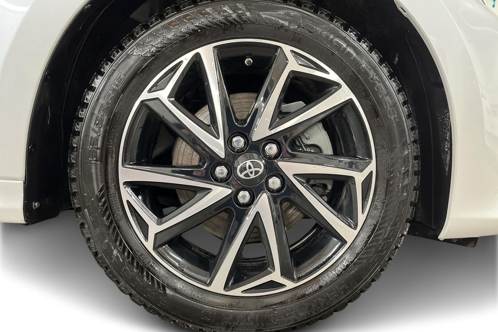 Toyota Yaris iso kuva 12