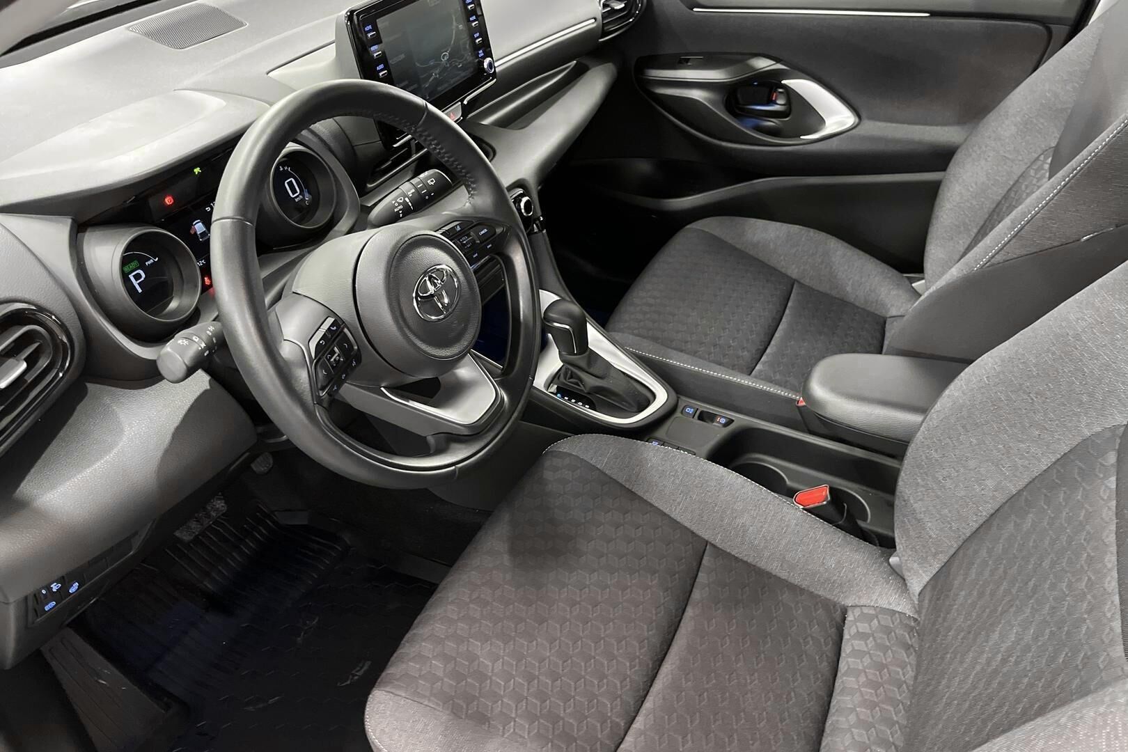 Toyota Yaris iso kuva 8