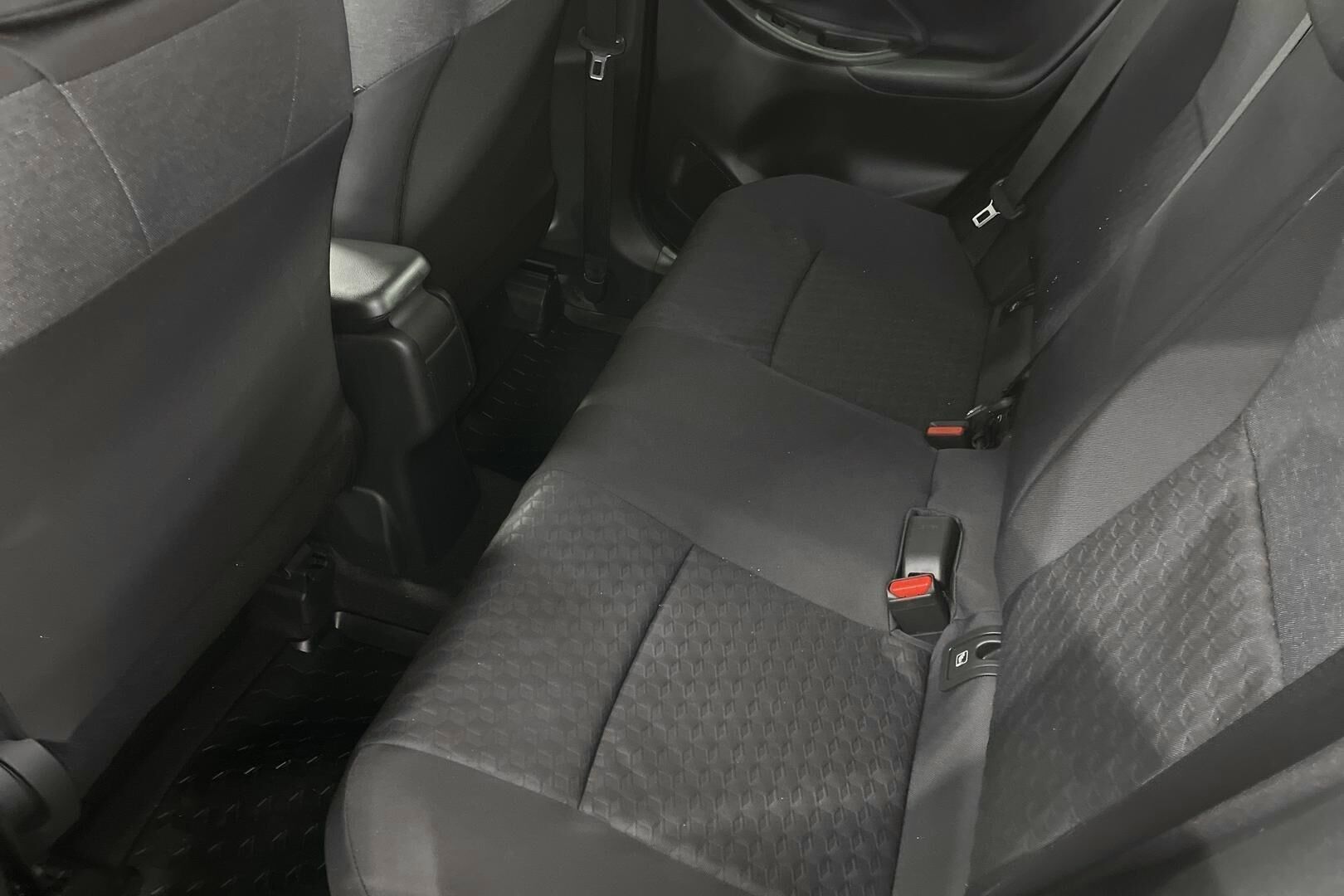 Toyota Yaris iso kuva 9