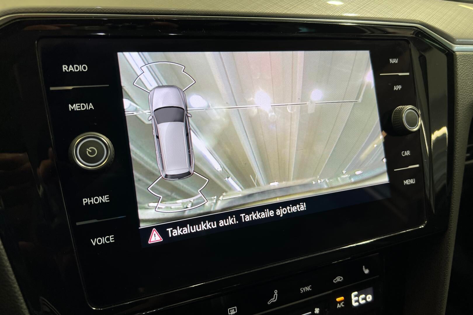 Volkswagen Passat iso kuva 11