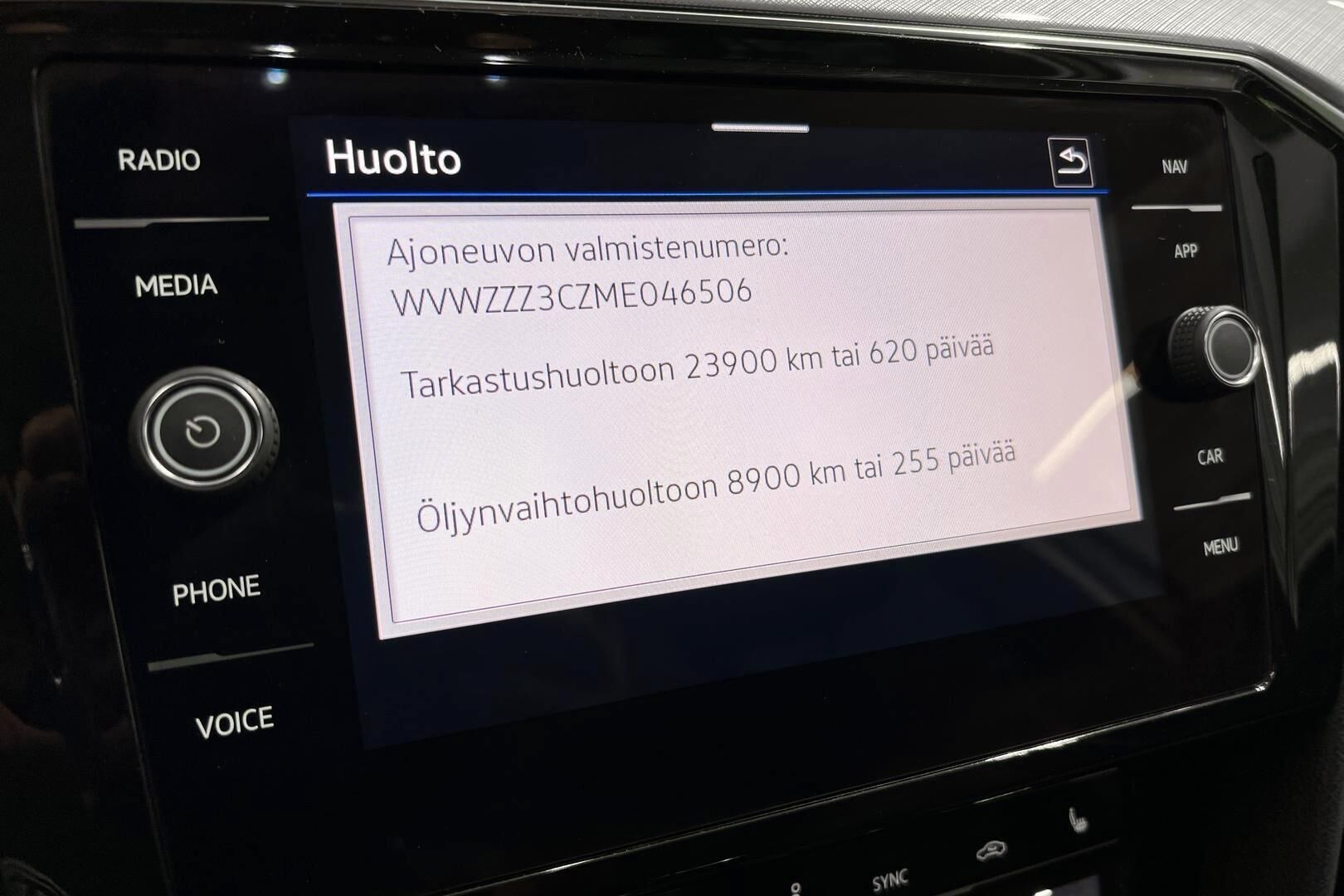 Volkswagen Passat iso kuva 12