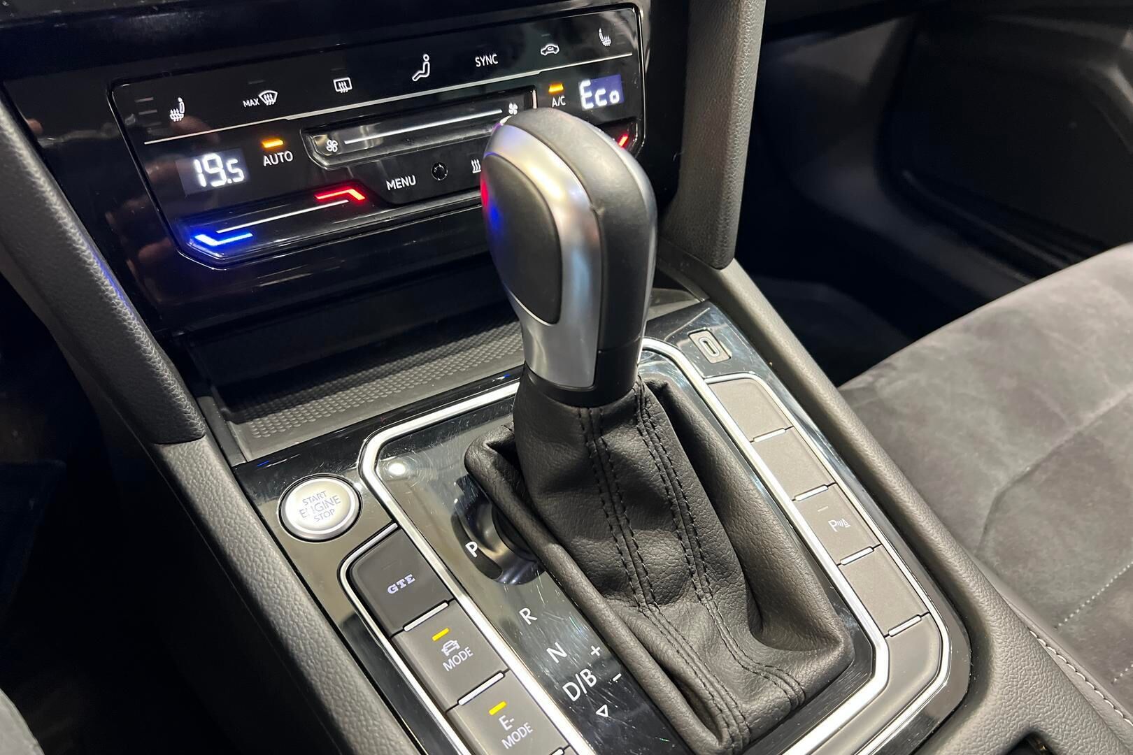 Volkswagen Passat iso kuva 13