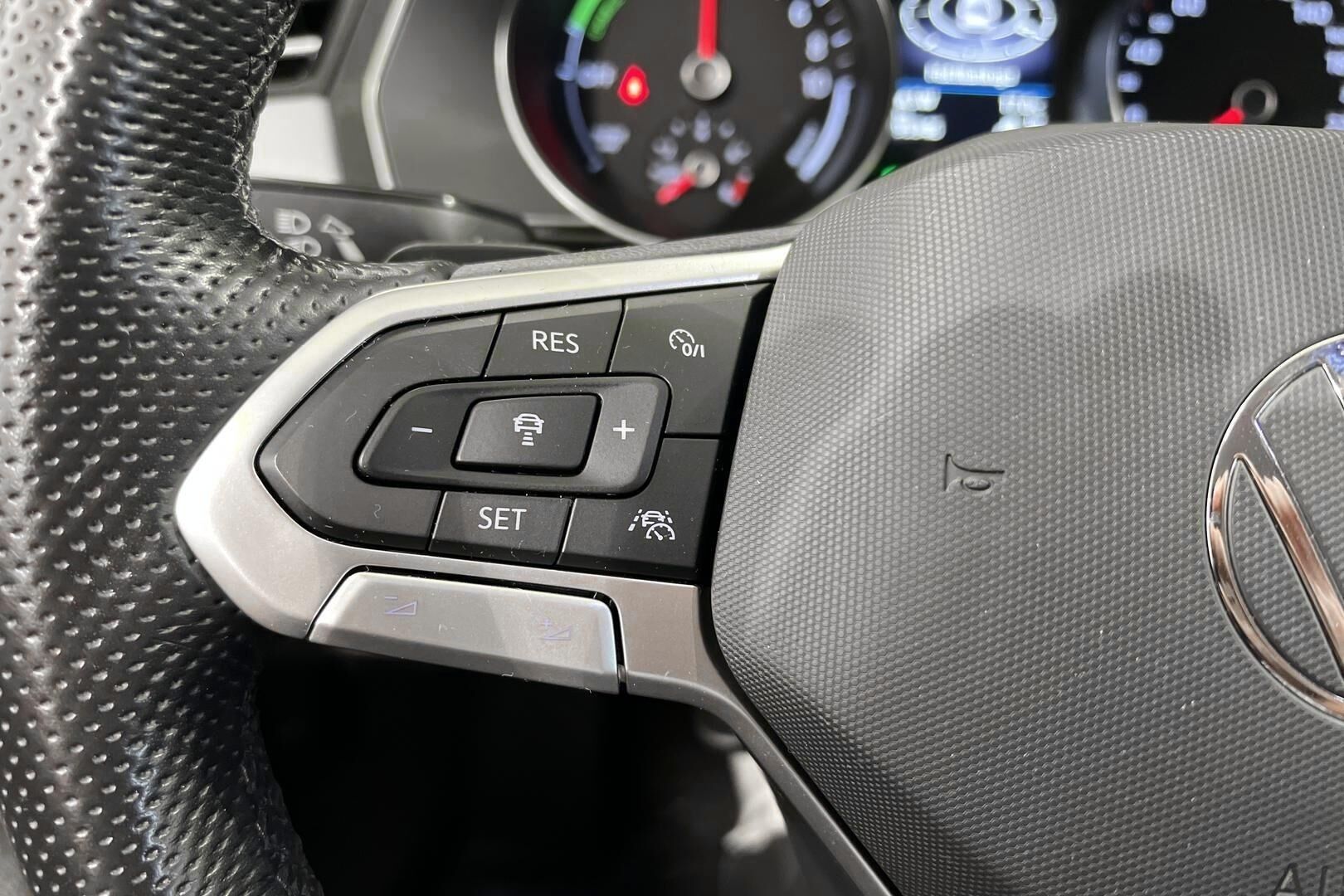 Volkswagen Passat iso kuva 15