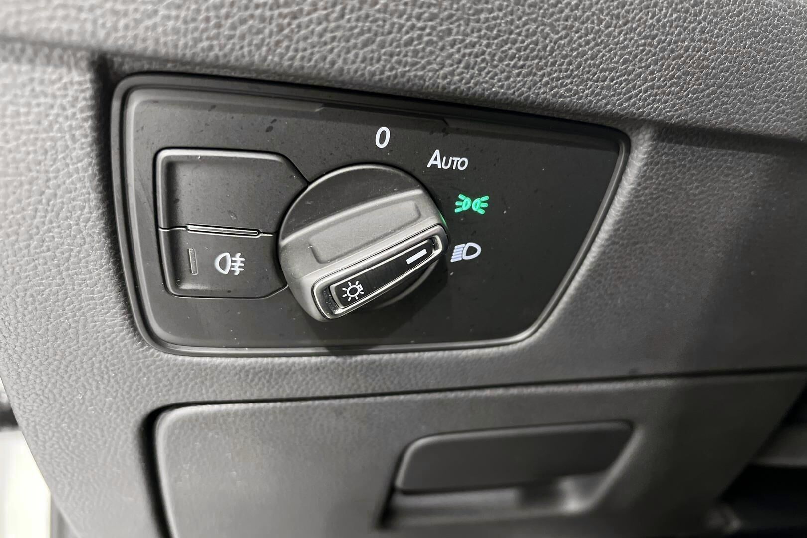 Volkswagen Passat iso kuva 16