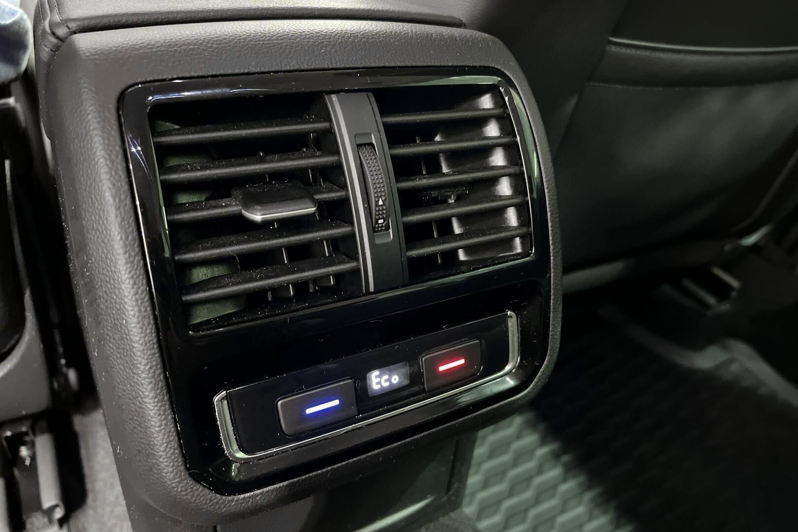 Volkswagen Passat iso kuva 18