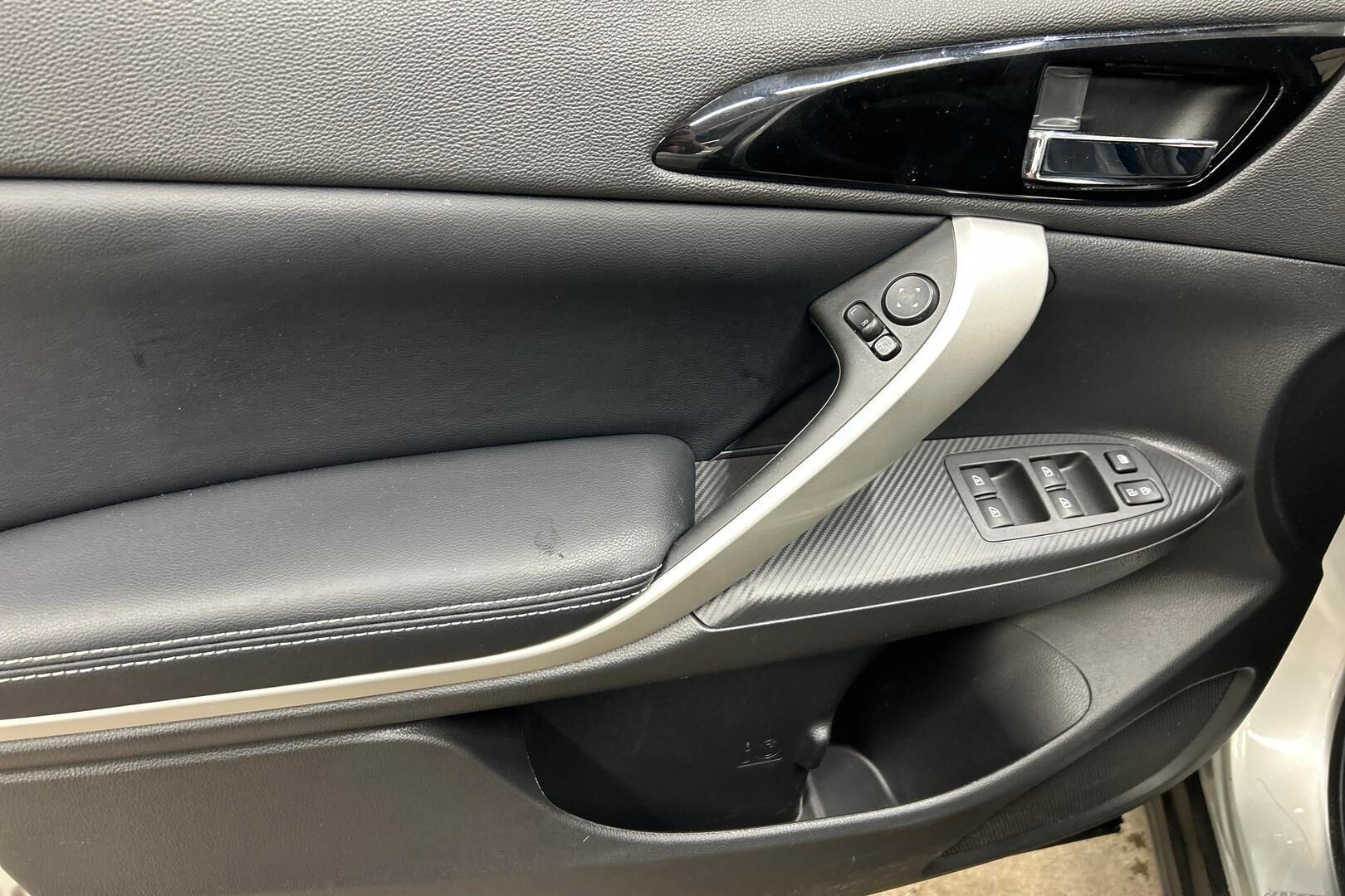 Mitsubishi Eclipse Cross iso kuva 9