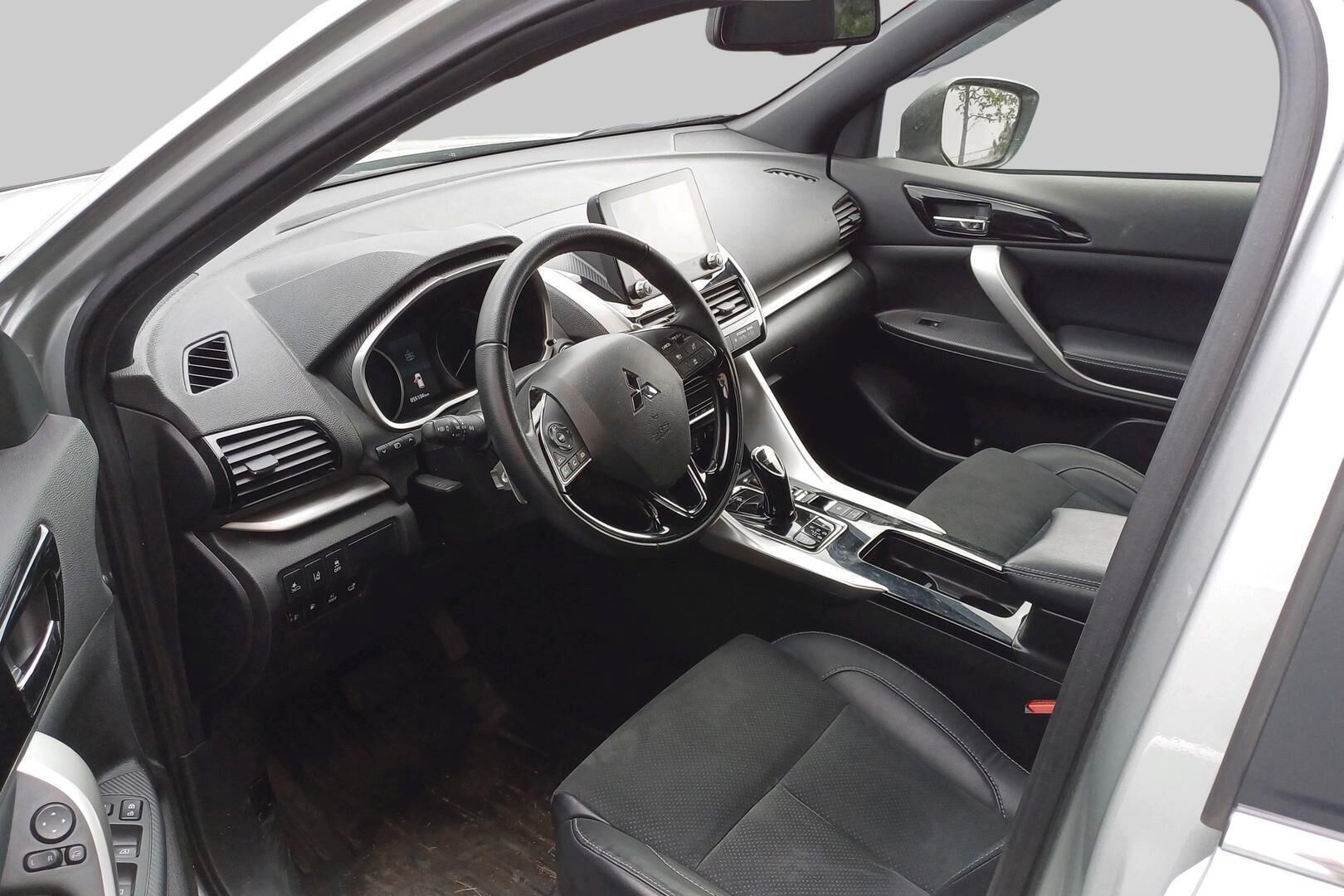 Mitsubishi Eclipse Cross iso kuva 2