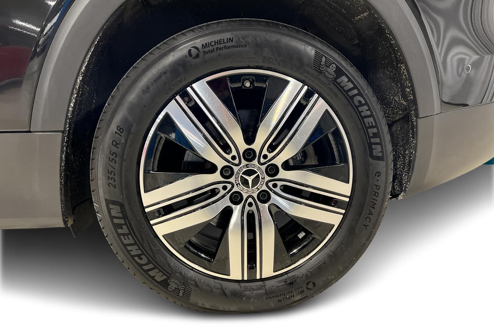 Mercedes-Benz EQB iso kuva 13