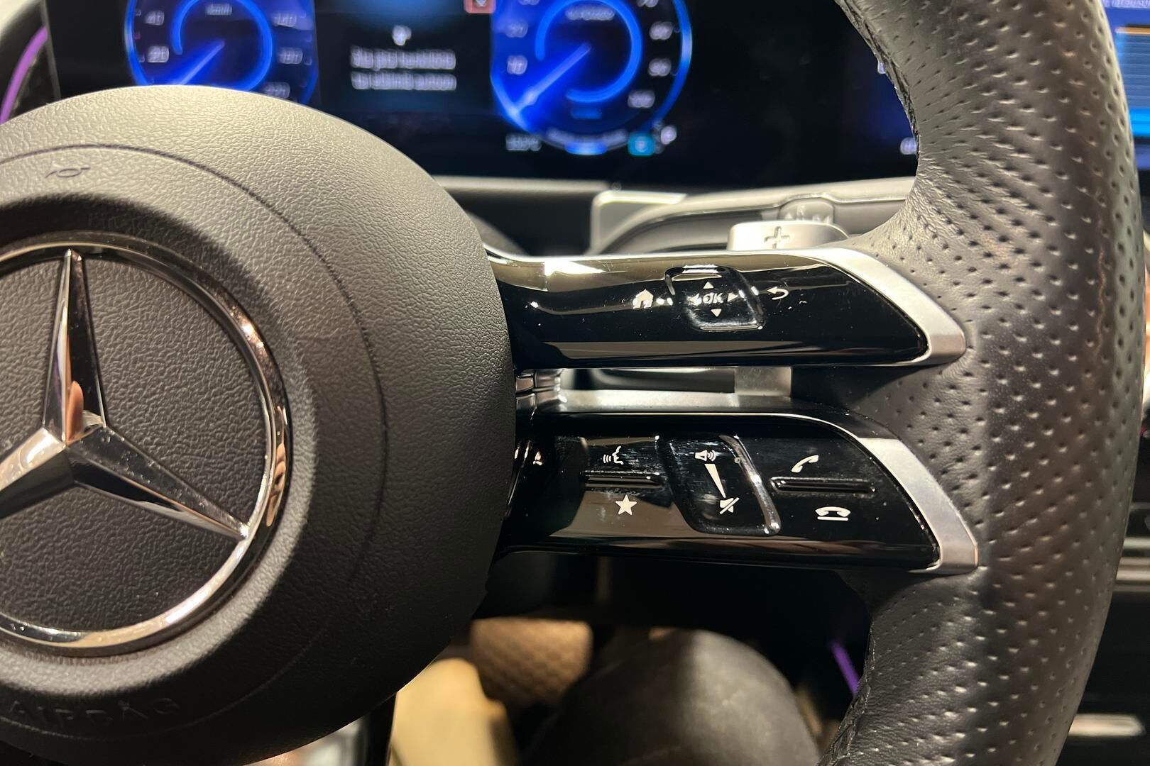 Mercedes-Benz EQB iso kuva 17