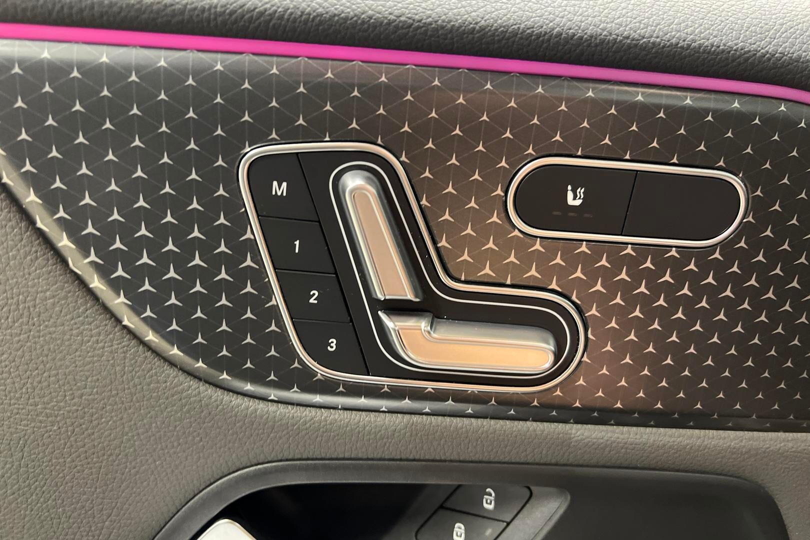 Mercedes-Benz EQB iso kuva 18