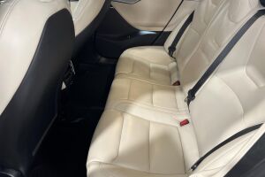 Tesla Model S esikatselu 21