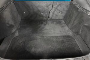 Tesla Model S esikatselu 10
