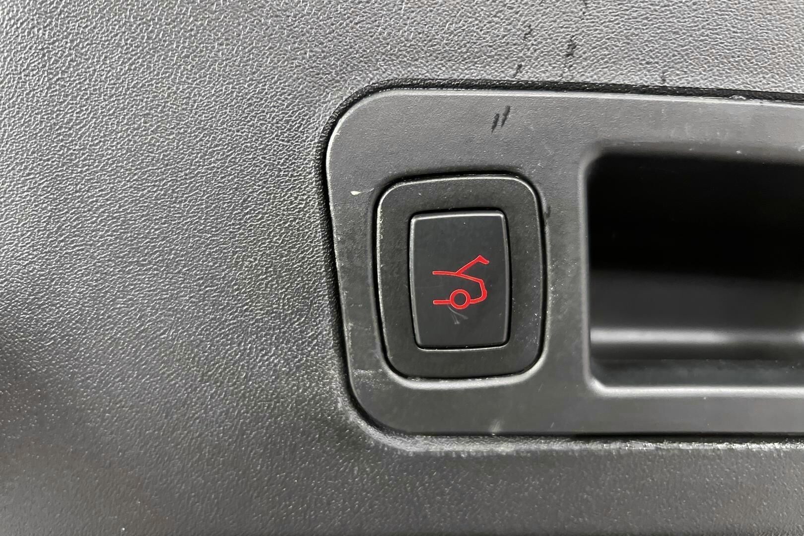 Tesla Model S iso kuva 12