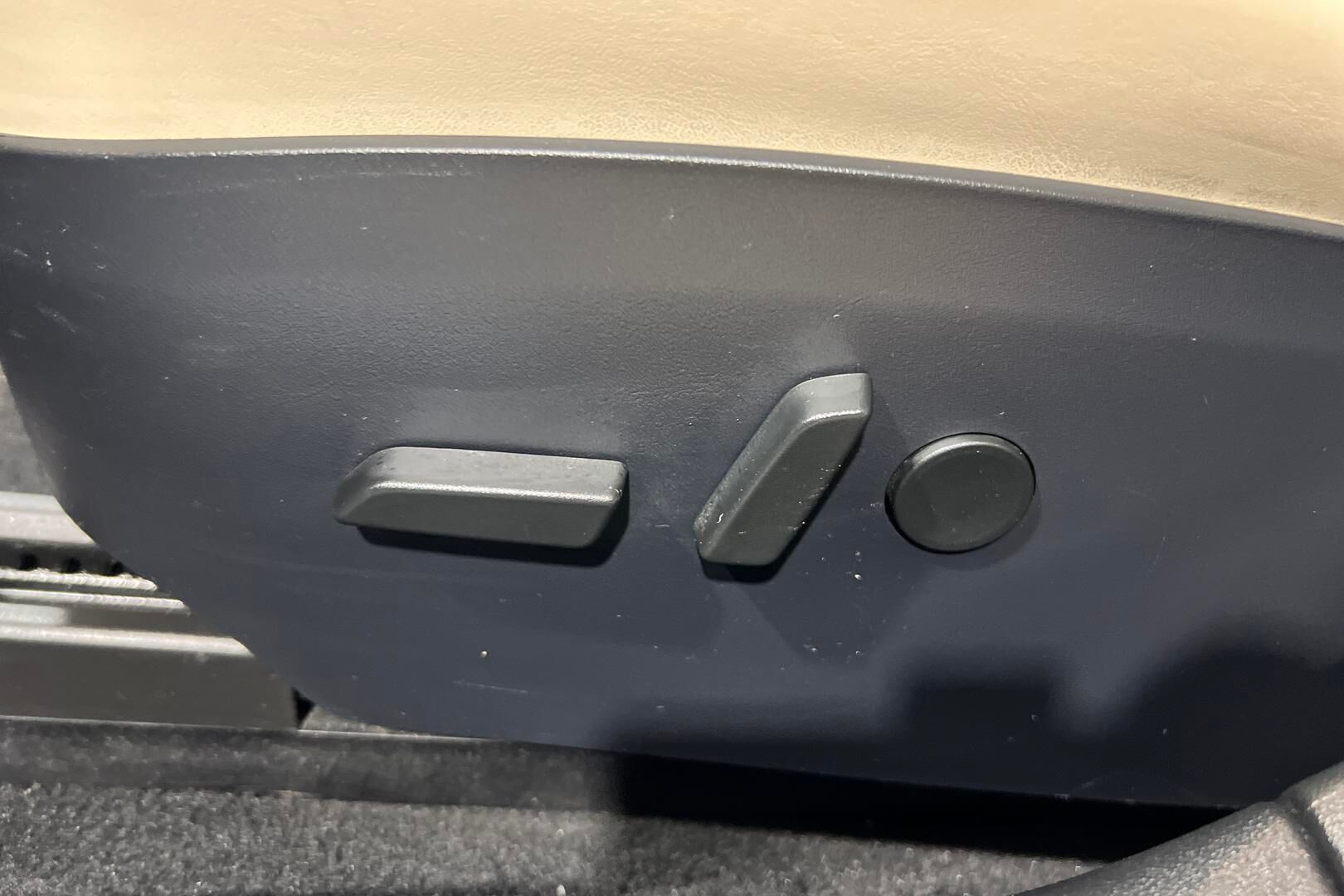 Tesla Model S iso kuva 22