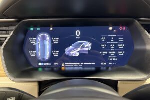 Tesla Model S esikatselu 13