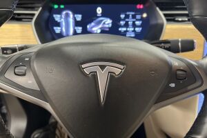 Tesla Model S esikatselu 14