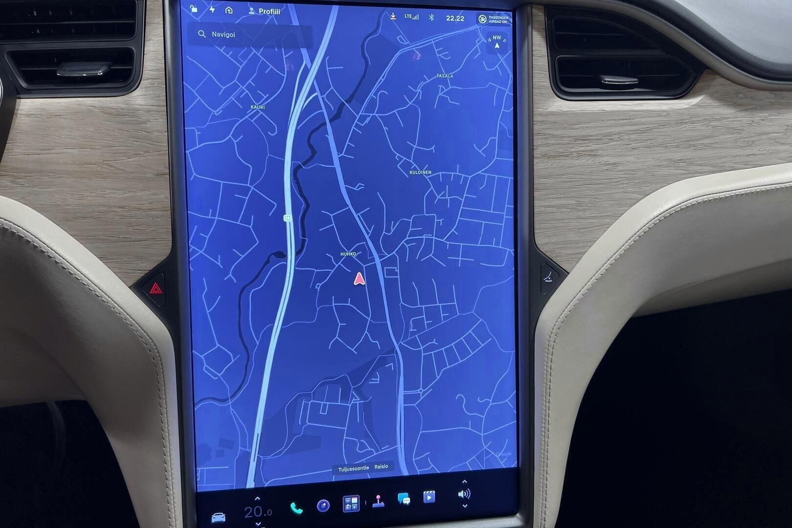 Tesla Model S iso kuva 15