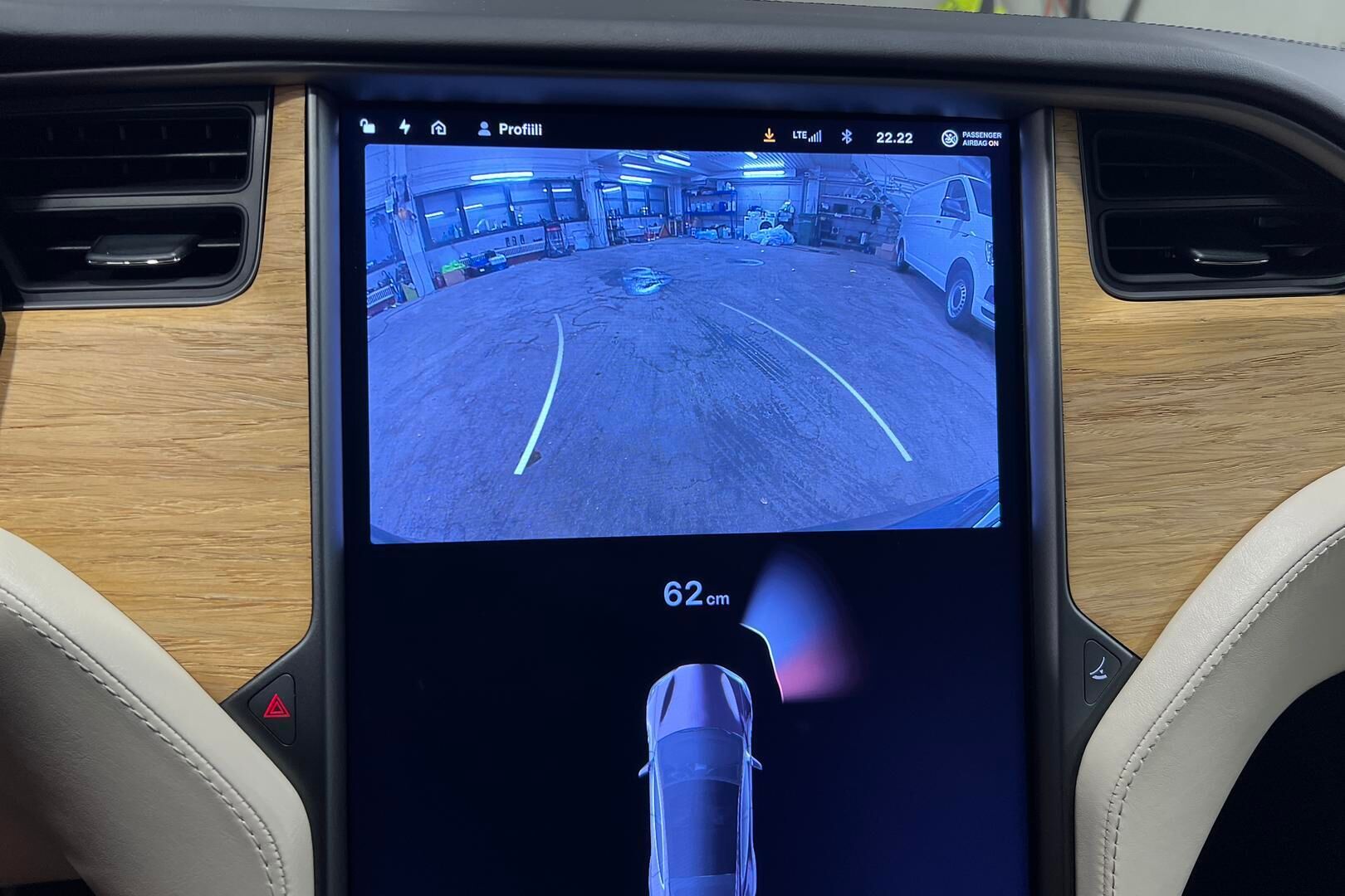 Tesla Model S iso kuva 16