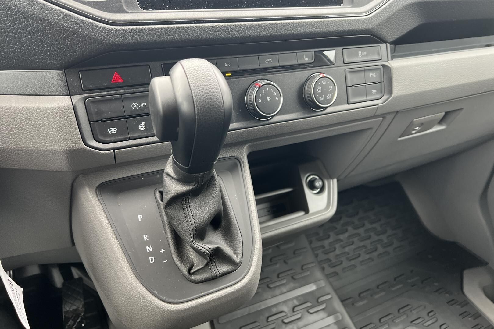 Volkswagen Crafter iso kuva 5