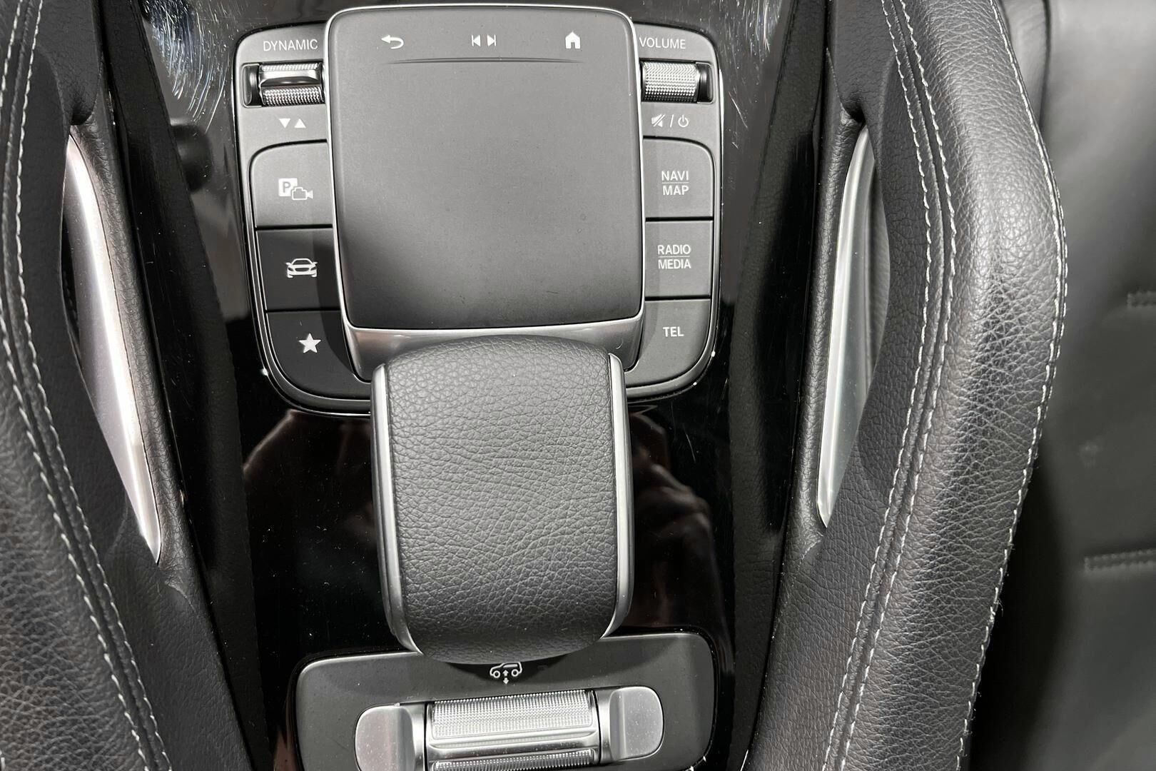 Mercedes-Benz GLE iso kuva 21