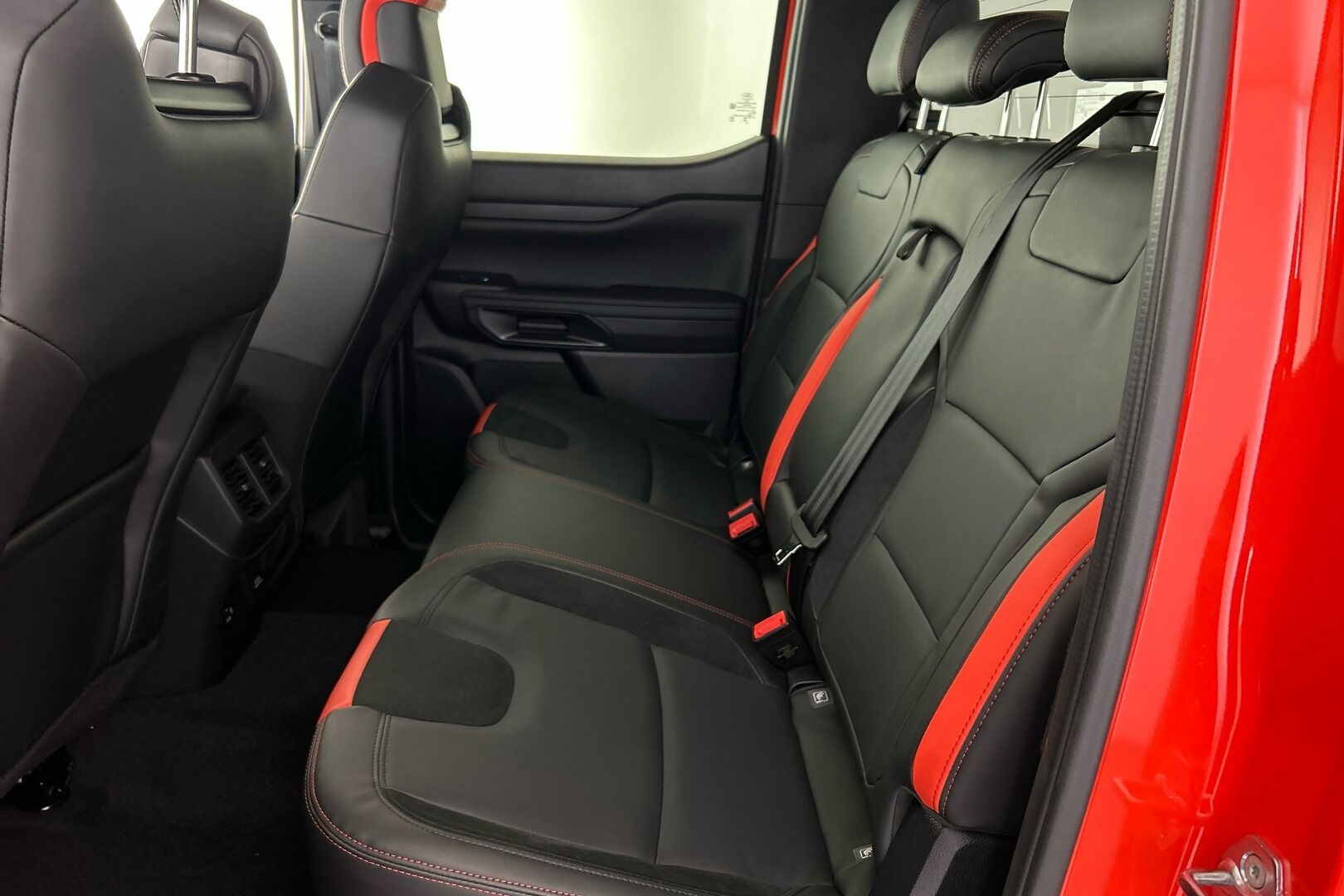 Ford Ranger iso kuva 14