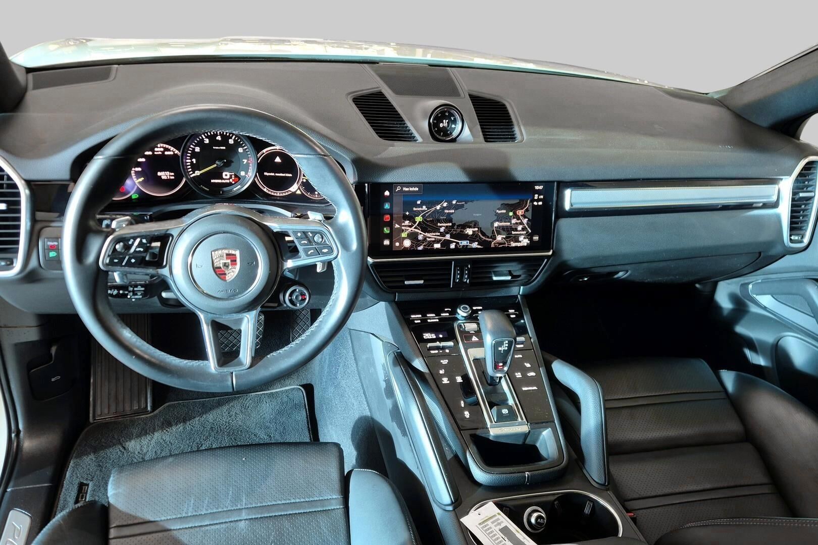Porsche Cayenne iso kuva 11