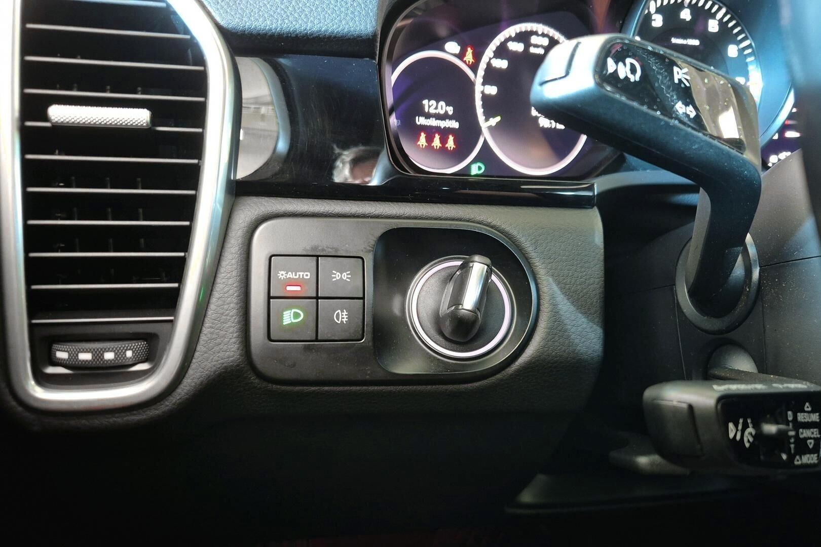 Porsche Cayenne iso kuva 20