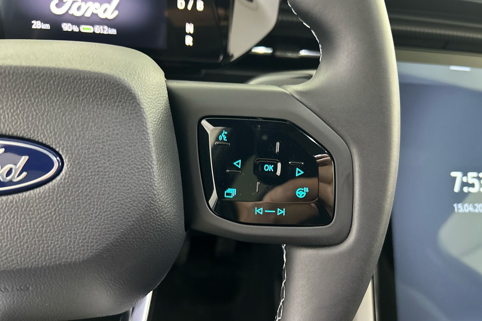 Ford Explorer iso kuva 13
