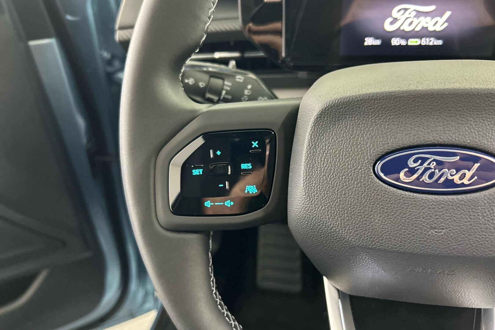 Ford Explorer iso kuva 15