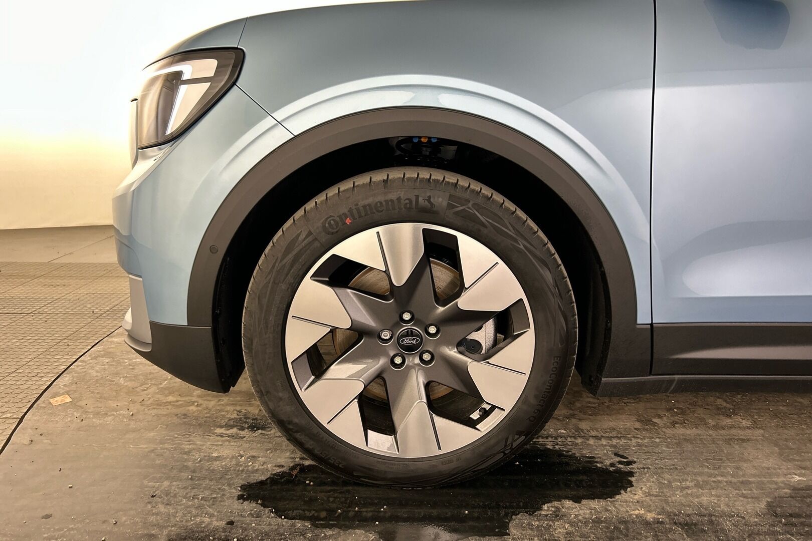 Ford Explorer iso kuva 19