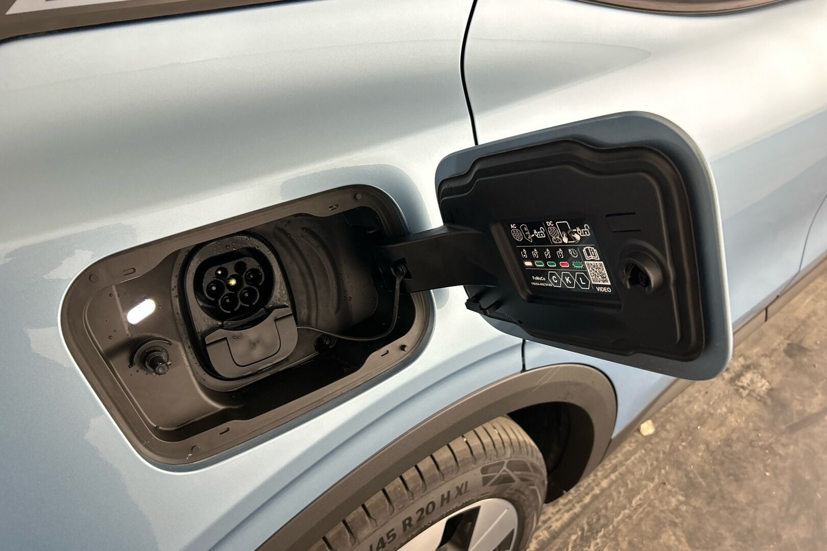 Ford Explorer iso kuva 23