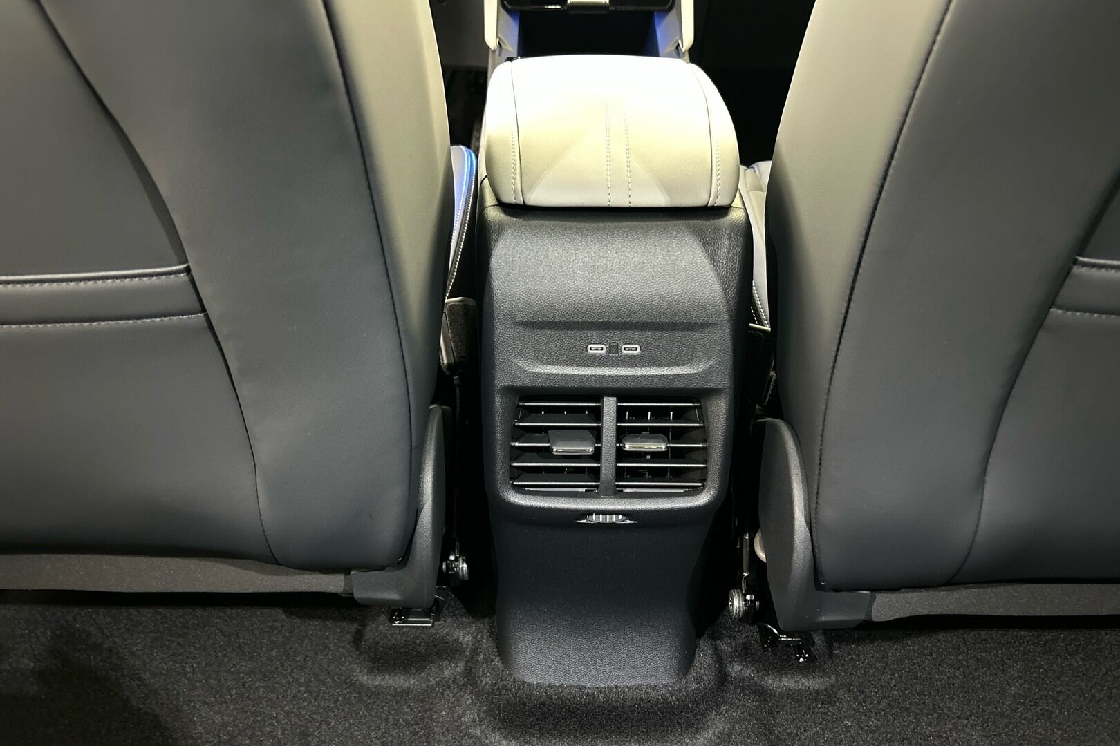 Ford Explorer iso kuva 26