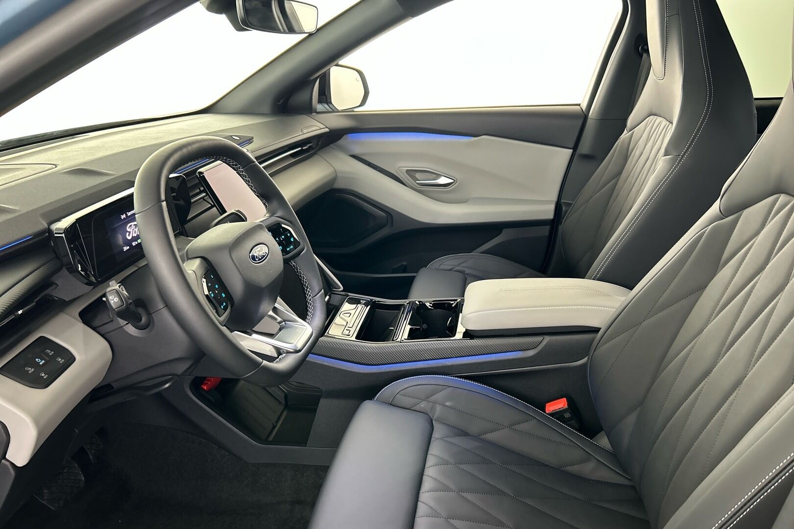 Ford Explorer iso kuva 4