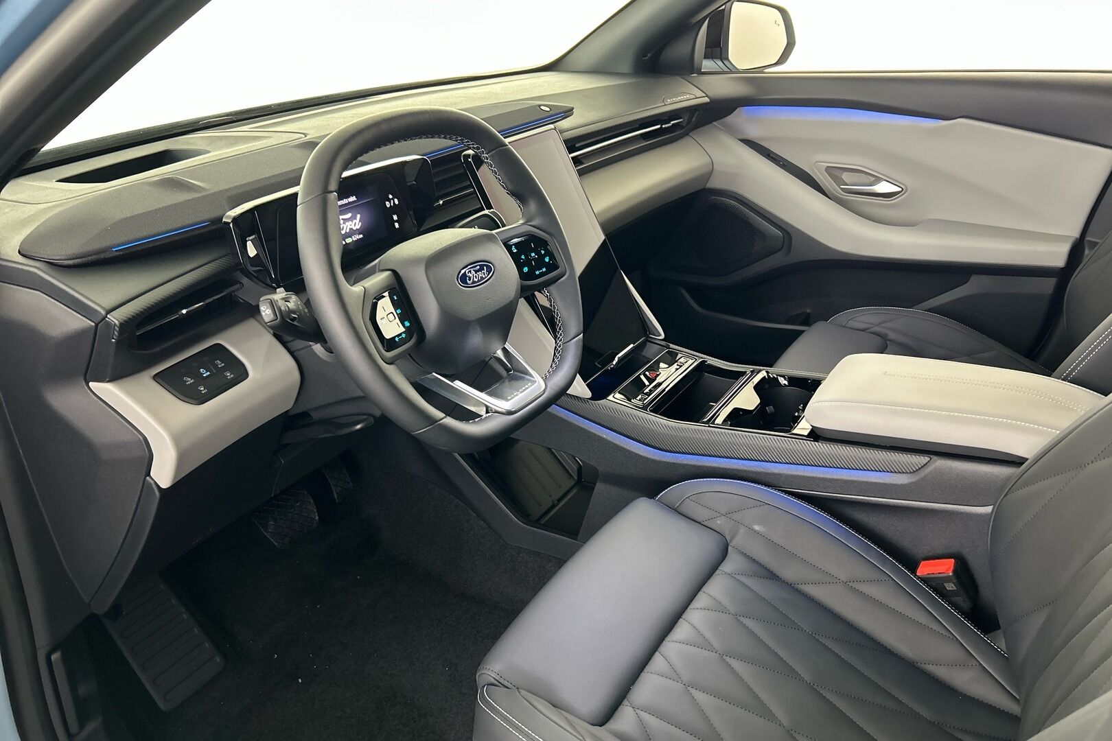 Ford Explorer iso kuva 5