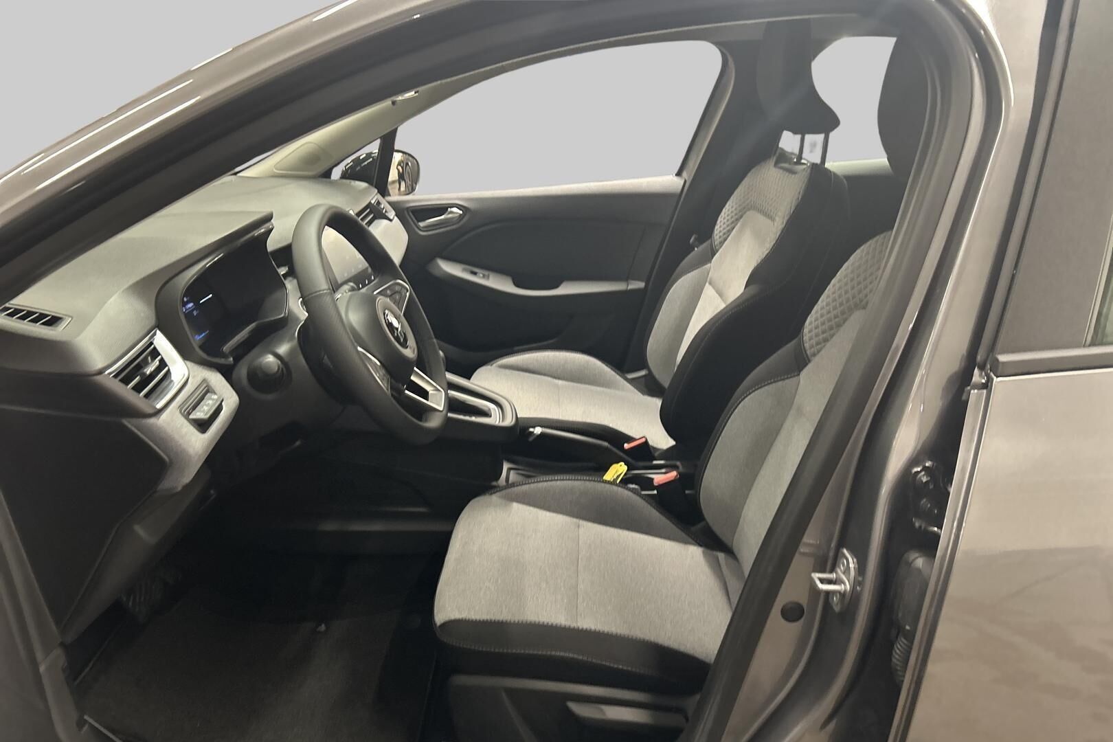 Mitsubishi Colt iso kuva 8