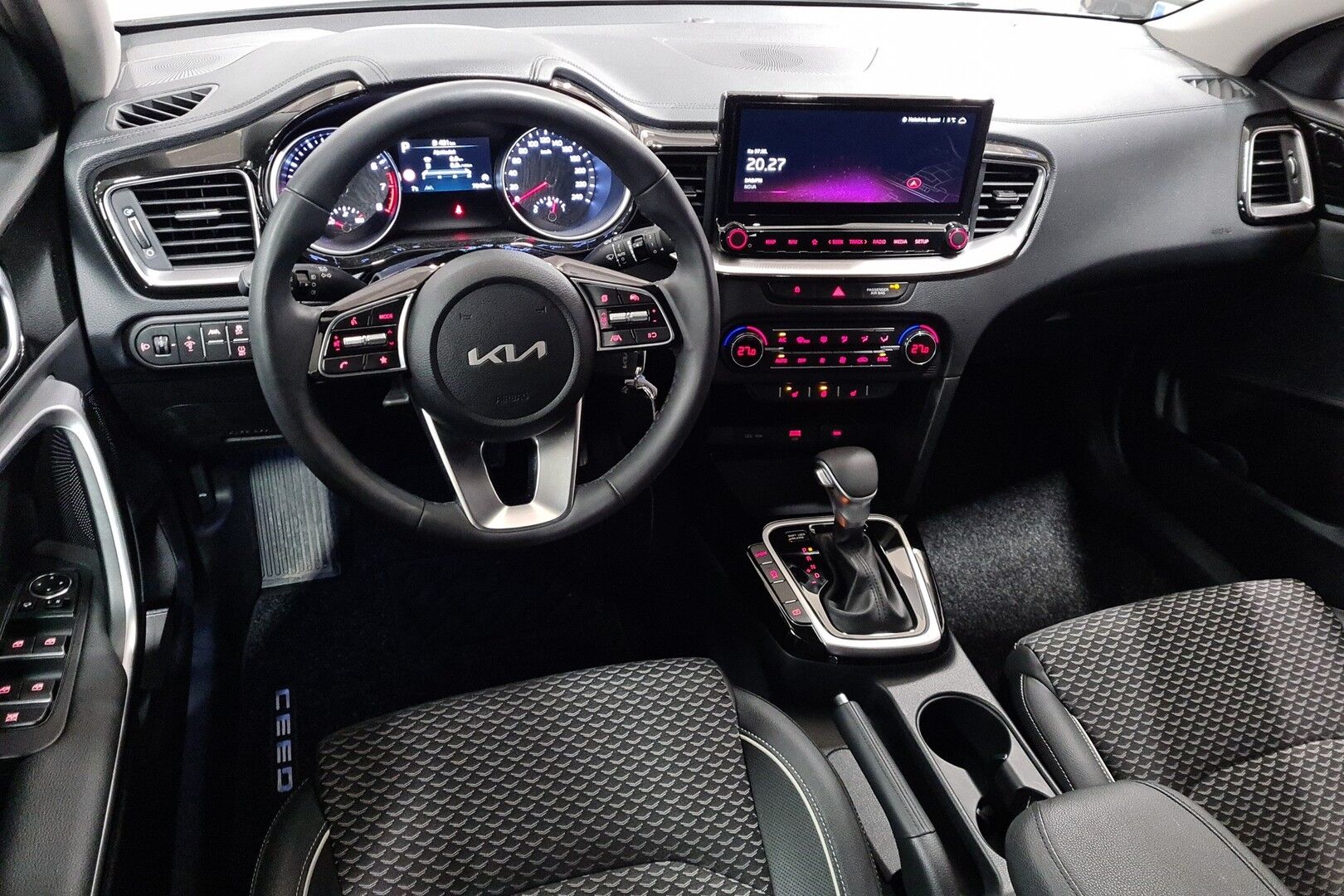 Kia Ceed iso kuva 1